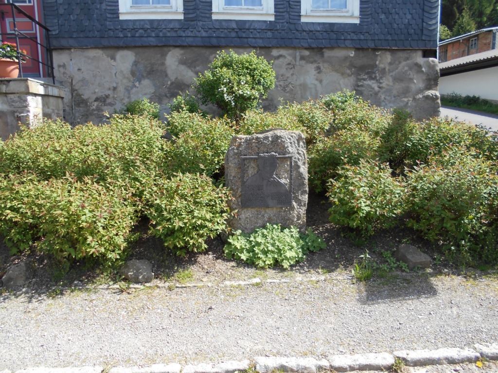 Gedenkstein am Geburtshaus von Dr. Ernst Anschütz