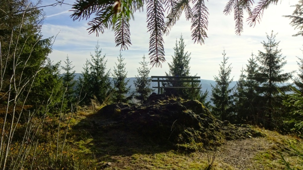 Dietzen-Lorenz-Stein mit Blick auf Goldlauter