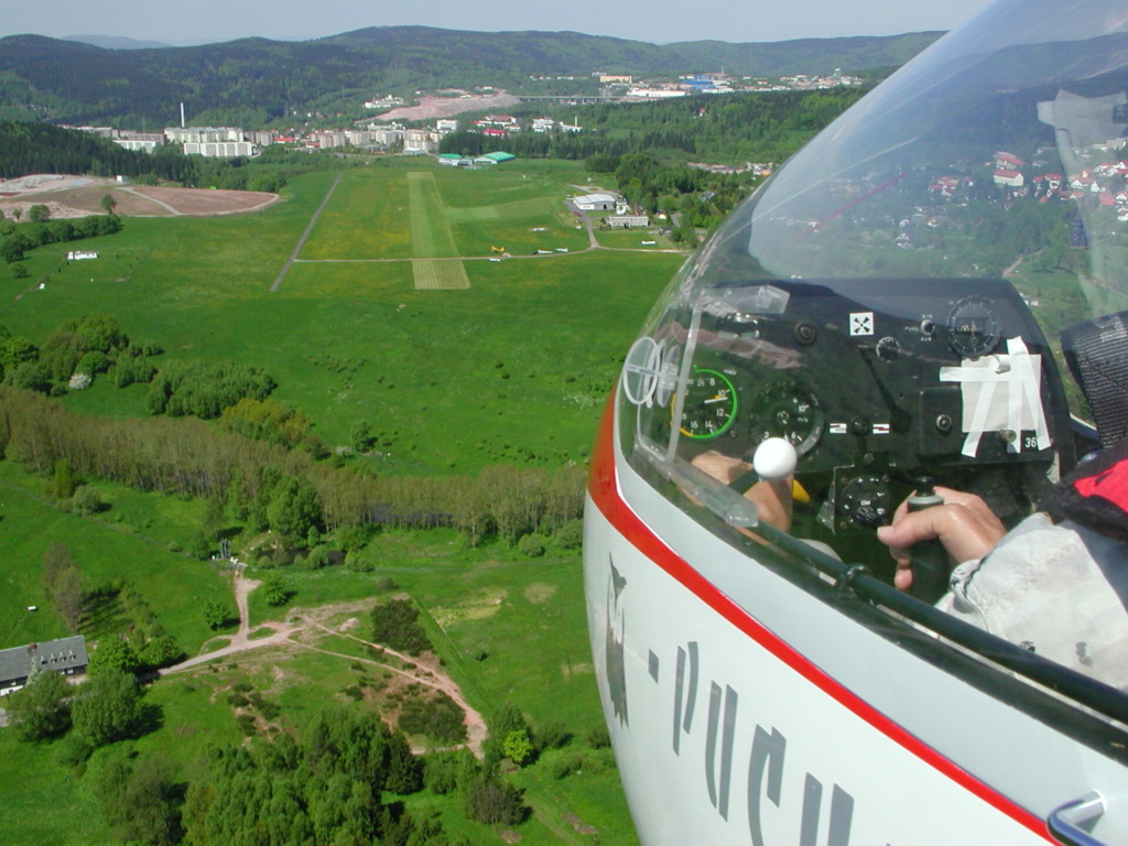 Anflug auf den Segelflugplatz von Goldlauter-Heidersbach