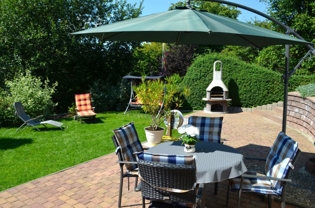Ferienwohnung "Rennsteigblick" Familie Heinz - Garten EG