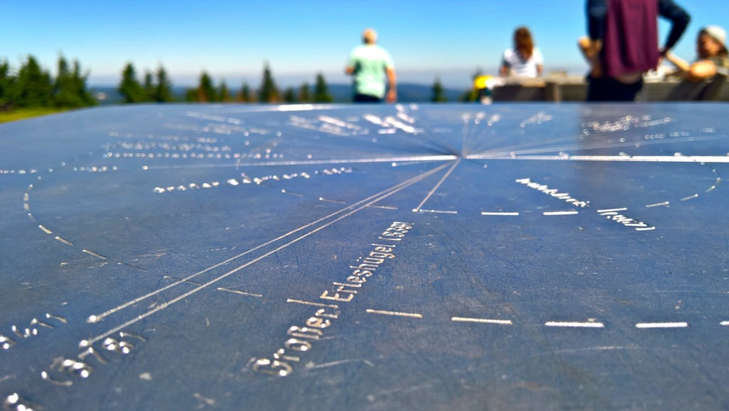 Himmelsscheibe zur Orientierung auf dem Gipfelplateau des Schneekopfes