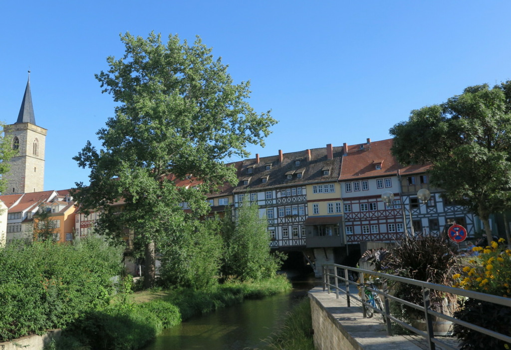 Krämerbrücke Erfurt, die mit 79 m längste durchgehend mit Häusern bebaute Brücke Europas