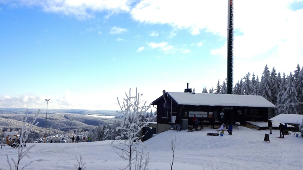 Liftbaude Schmiedefeld mit Alpine Skihang