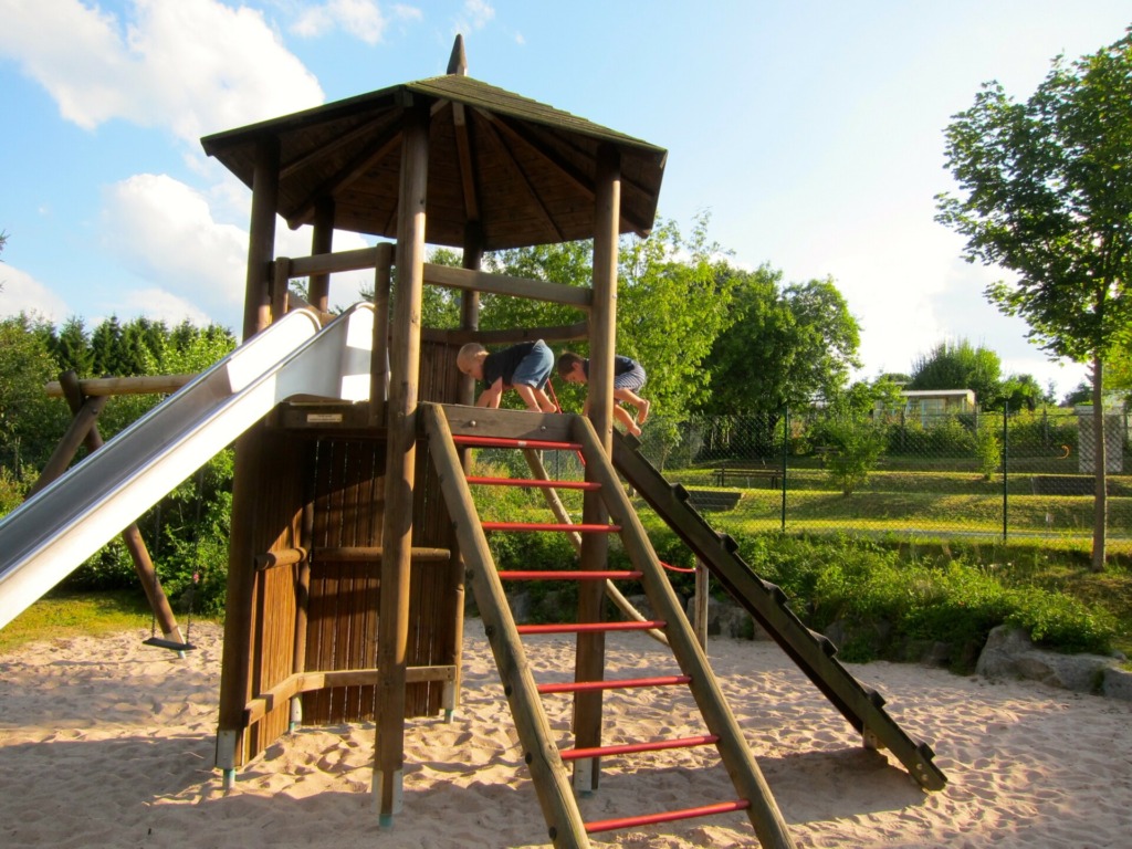 Spielplatz an der Minigolf-Anlage in Goldlauter-Heidersbach